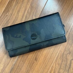 Leather Timberland Black and Green Camouflage Wallet